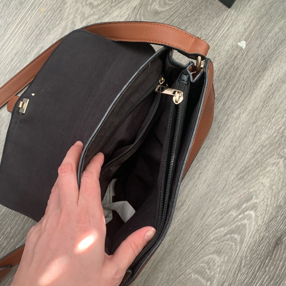 HandBags - Picture 5 of 9